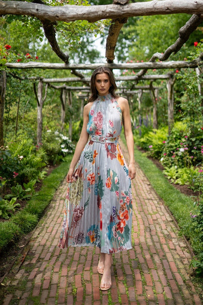 Grey Blooms in a City of Shadows: The Quiet Romance of FW’25