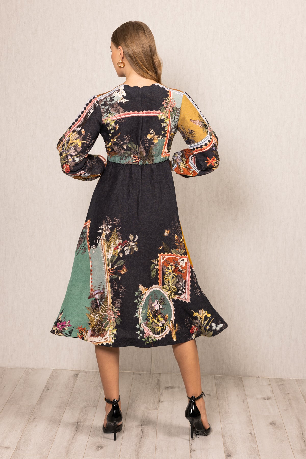 Novel Scallop Midi Dress